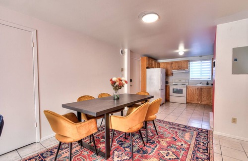 Sainte Genevieve Apartment | Gorgeous & Cozy 2 Bedroom Apt with Free Parking