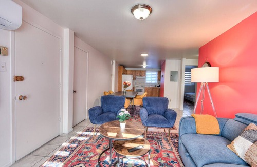 Sainte Genevieve Apartment | Gorgeous & Cozy 2 Bedroom Apt with Free Parking