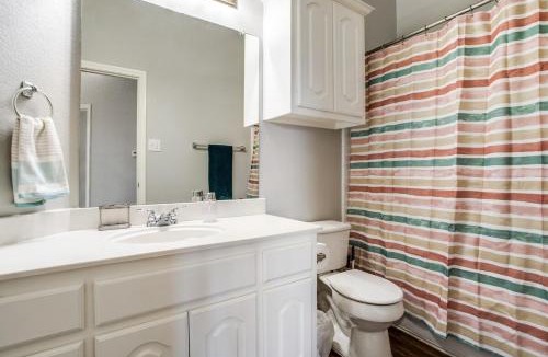 DeSoto House | Gorgeous cozy home in nature serene neighborhood!