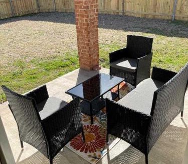 DeSoto House | Gorgeous cozy home in nature serene neighborhood!
