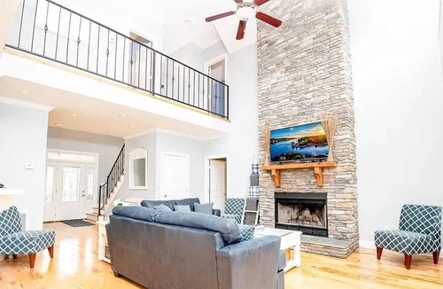 Waterloo House | Gorgeous custom built house overlooking Pickwick Lake