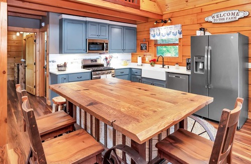 Lincoln County Cabin | Gorgeous custom log cabin on 185 acres