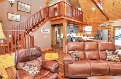 Lincoln County Cabin | Gorgeous custom log cabin on 185 acres