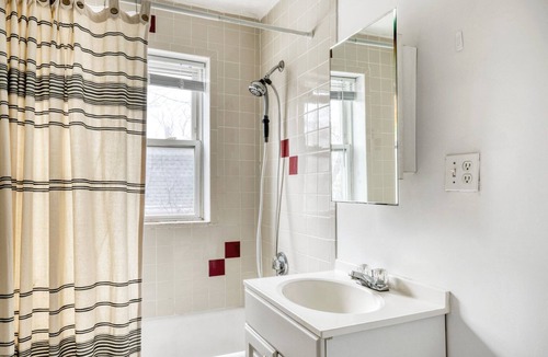 Somerville Apartment | Gorgeous Davis Square Studio nr Davis Square T, by Blueground