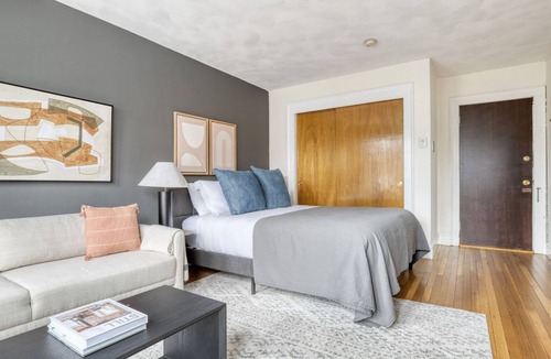 Somerville Apartment | Gorgeous Davis Square Studio nr Davis Square T, by Blueground
