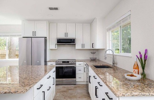 Austin House | Gorgeous Deck, Stunning Views - Treetop Vista