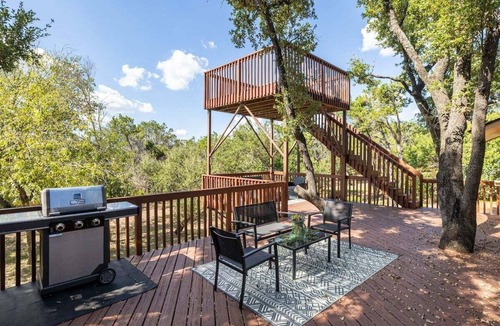 Austin House | Gorgeous Deck, Stunning Views - Treetop Vista