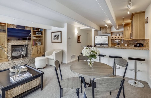 Downtown Condo | Gorgeous, Deluxe 3BDR, Aspen Core w/Parking