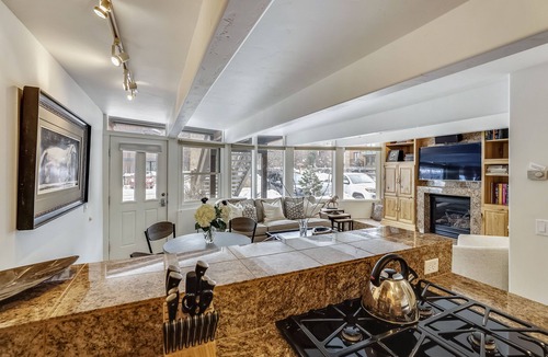 Downtown Condo | Gorgeous, Deluxe 3BDR, Aspen Core w/Parking
