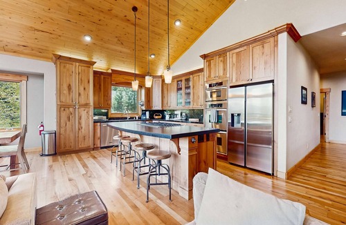 Truckee House | Gorgeous dog-friendly home with private hot tub, shared pool & mountain views