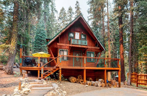 Tahoe Pines Cabin | Gorgeous, Dog-Friendly Lodge w/ Loft, Free WiFi, Fireplace - Near Beach & Skiing