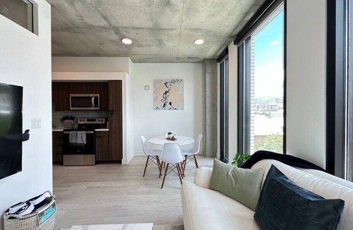 Rio Grande Apartment | Gorgeous Downtown 1BD/1BA - BEST views + Amenities