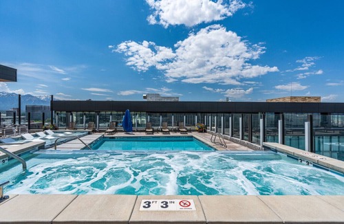 Rio Grande Apartment | Gorgeous Downtown 1BD/1BA - BEST views + Amenities