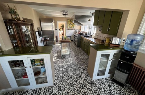 Perryville Apartment | Gorgeous, downtown house!