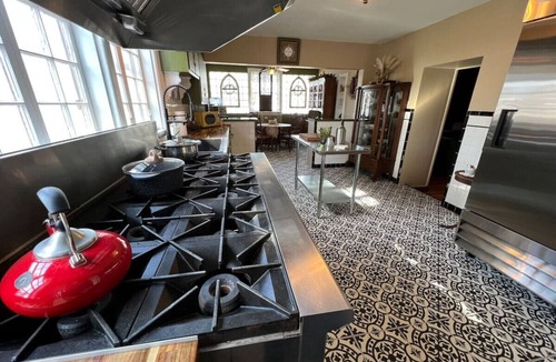 Perryville Apartment | Gorgeous, downtown house!