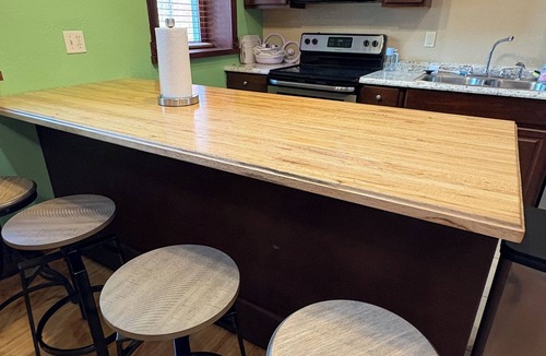 New Franklin Apartment | Gorgeous, downtownnapartment w/laundry in unit
