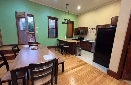 New Franklin Apartment | Gorgeous, downtownnapartment w/laundry in unit