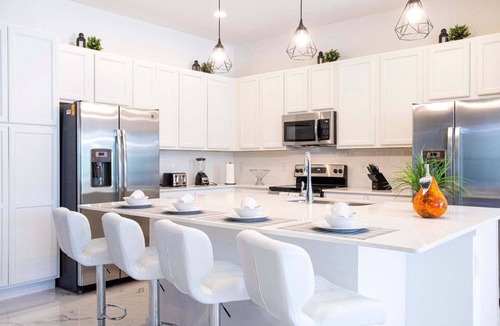 Bellavida House | Gorgeous Family Home! Sleeps 28