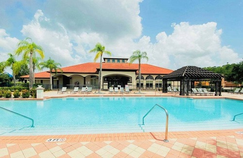 Bellavida House | Gorgeous Family Home! Sleeps 28