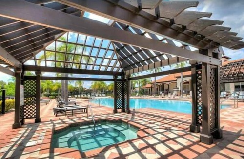 Bellavida House | Gorgeous Family Home! Sleeps 28
