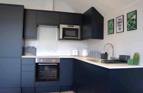 Bournemouth City Centre Apartment | Gorgeous Flat w/Balcony, Free PKG & Beach Nearby