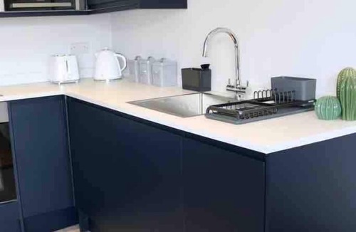 Bournemouth City Centre Apartment | Gorgeous Flat w/Balcony, Free PKG & Beach Nearby