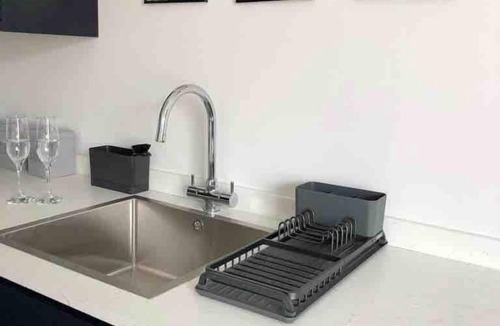 Bournemouth City Centre Apartment | Gorgeous Flat w/Balcony, Free PKG & Beach Nearby