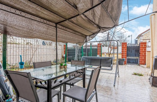 Saint-Thibault-des-Vignes Apartment | Gorgeous apartment in St Thibault des Vignes