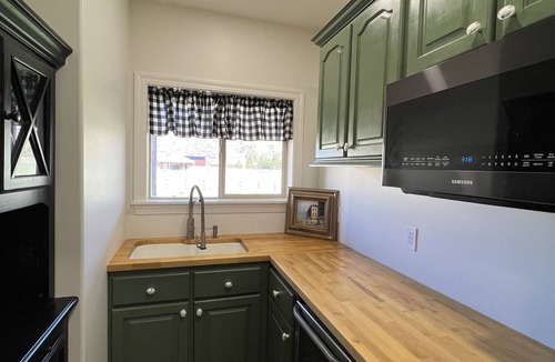 Huntsville Other | Gorgeous French Farmhouse/Ranchette/Ski Chalet in Idyllic Huntsville/Eden Valley