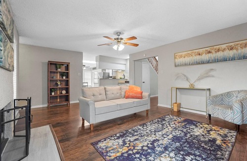 Garland House | Gorgeous Garland 3BR Getaway