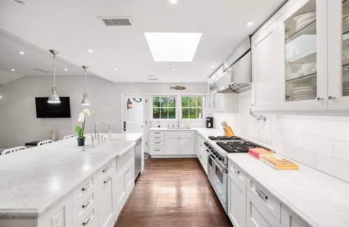 Toluca Lake House | Gorgeous Gated Home with pool in exclusive neighborhood