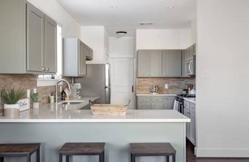 South Lamar House | Gorgeous Gem 3Bed/3Bath 7min to DT - Walk to Radio