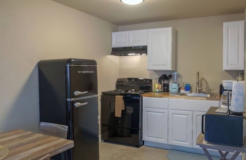 Near East Side Hotel | Gorgeous Guesthouse Near Amazing Downtown