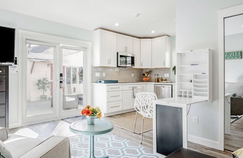 Westchester House | Gorgeous guesthouse in quiet neighborhood with private entrance, yard + parking!