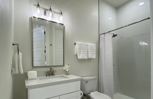 Vinita House | Gorgeous 'Hi-Tech' Lakeside Home! Book 3 Days Get 10% Off!