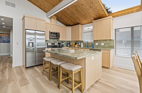 Moss Beach House | Gorgeous hillside home with ocean views!