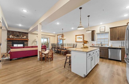 Table Rock Cabin | Gorgeous Hilltop Lake View! Great Location!