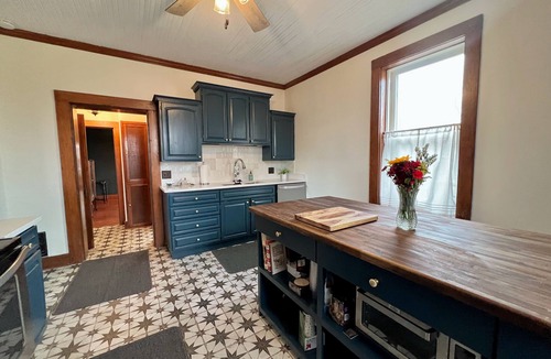 Ste Genevieve House | Gorgeous Historic Victorian - 4 bedrooms 2 bathrooms - 4 Blocks Walk to Town