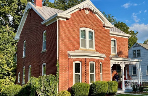 Ste Genevieve House | Gorgeous Historic Victorian - 4 bedrooms 2 bathrooms - 4 Blocks Walk to Town