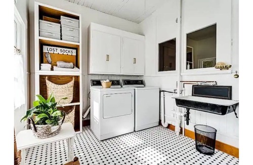 Central Oregon House | Gorgeous historical home close to everything!