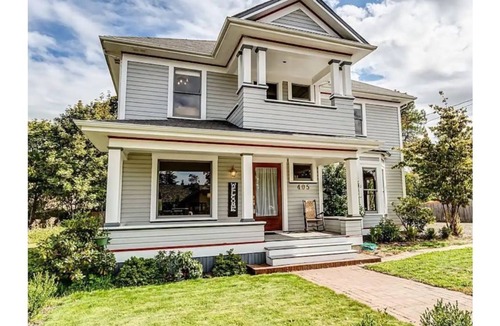 Central Oregon House | Gorgeous historical home close to everything!