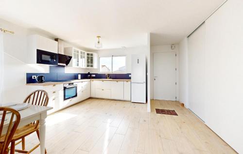 Les Magnils House | Gorgeous Home In Les Magnils-Reigniers With Wifi