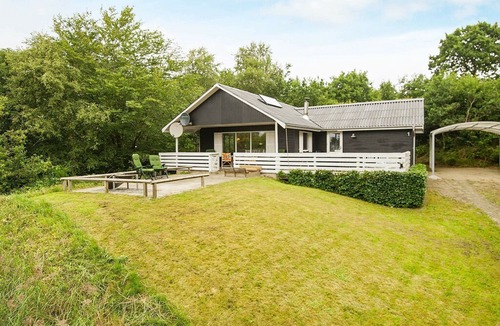 Lihme House | Gorgeous Holiday Home in Spøttrup with Roofed Terrace