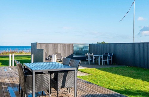 Grønninghoved Strand House | Gorgeous Holiday Home in Sjolund near Sea