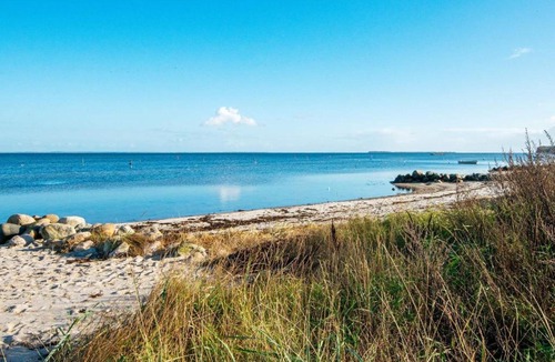 Grønninghoved Strand House | Gorgeous Holiday Home in Sjolund near Sea