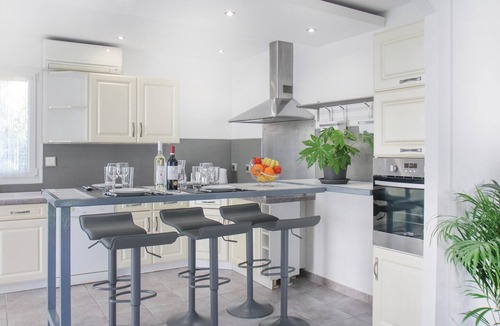 Salon-de-Provence House | Gorgeous home in Salon de Provence