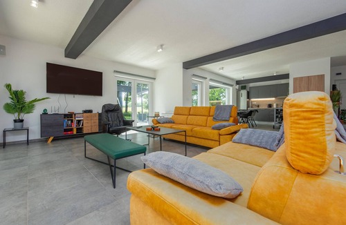 Gospic House | Gorgeous home in Smiljansko Polje
