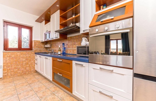 Sveti Filip i Jakov House | Gorgeous home in Sv.Filip i Jakov with sauna