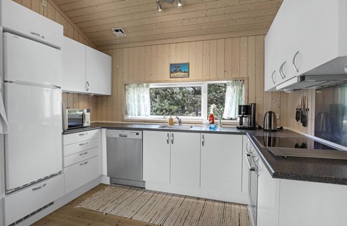 Sømarken House | Gorgeous home in Aakirkeby with kitchen