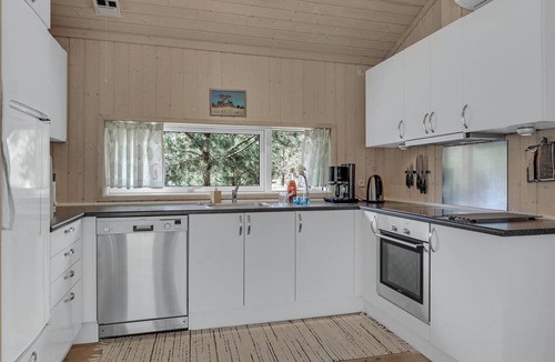 Sømarken House | Gorgeous home in Aakirkeby with kitchen